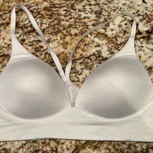 Victoria’s Secret Lightly Lined Plunge Bra 36B - White Color